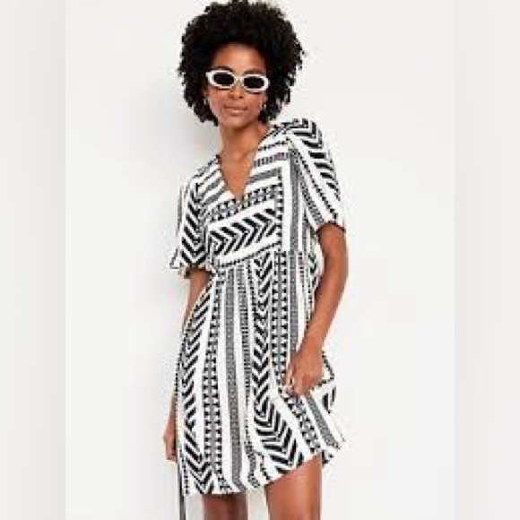 Old Navy Dresses & Skirts - Old Navy Black White Puff Sleeve Tribal Dress Flowy Loose Cotton Size L